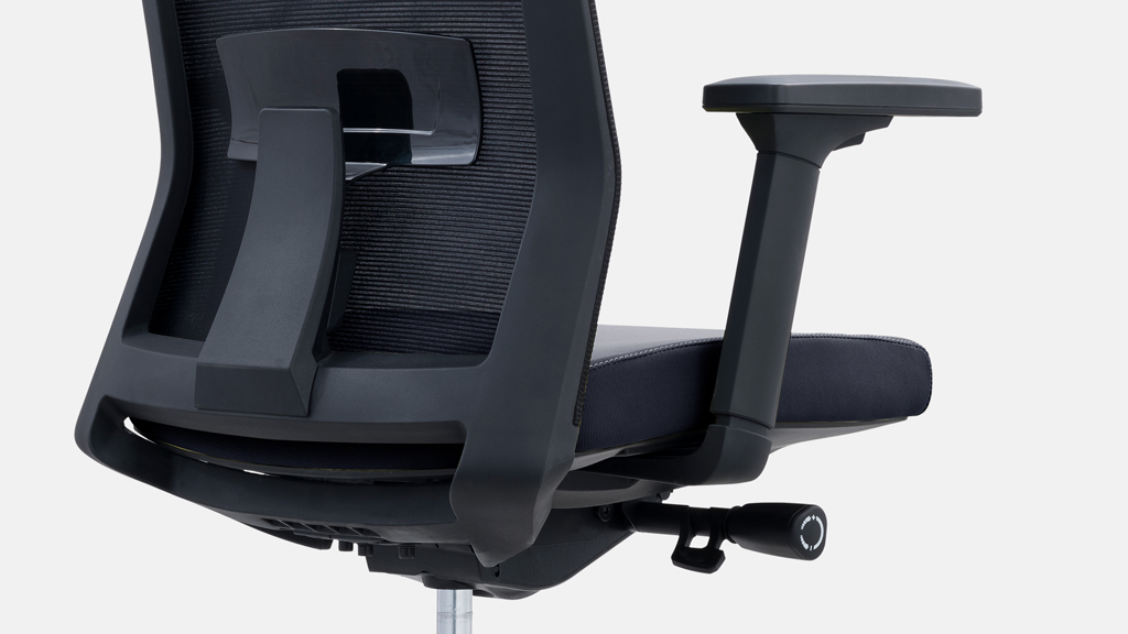 Formetiq Veneto Executive mesh office task chair with adjustable armrests