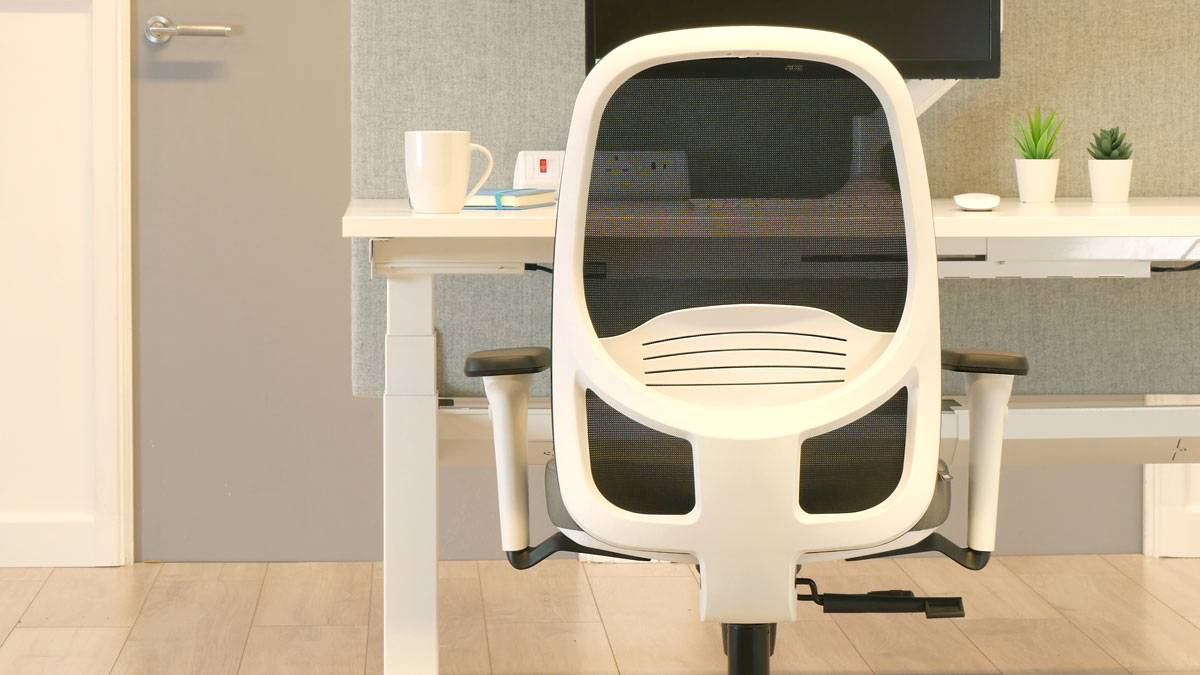 Formetiq Verona mesh task chair with Alto 2 bench desk in white